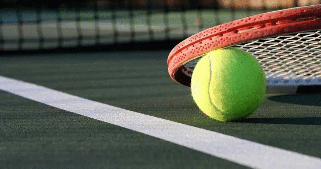 pickleball court vs tennis court